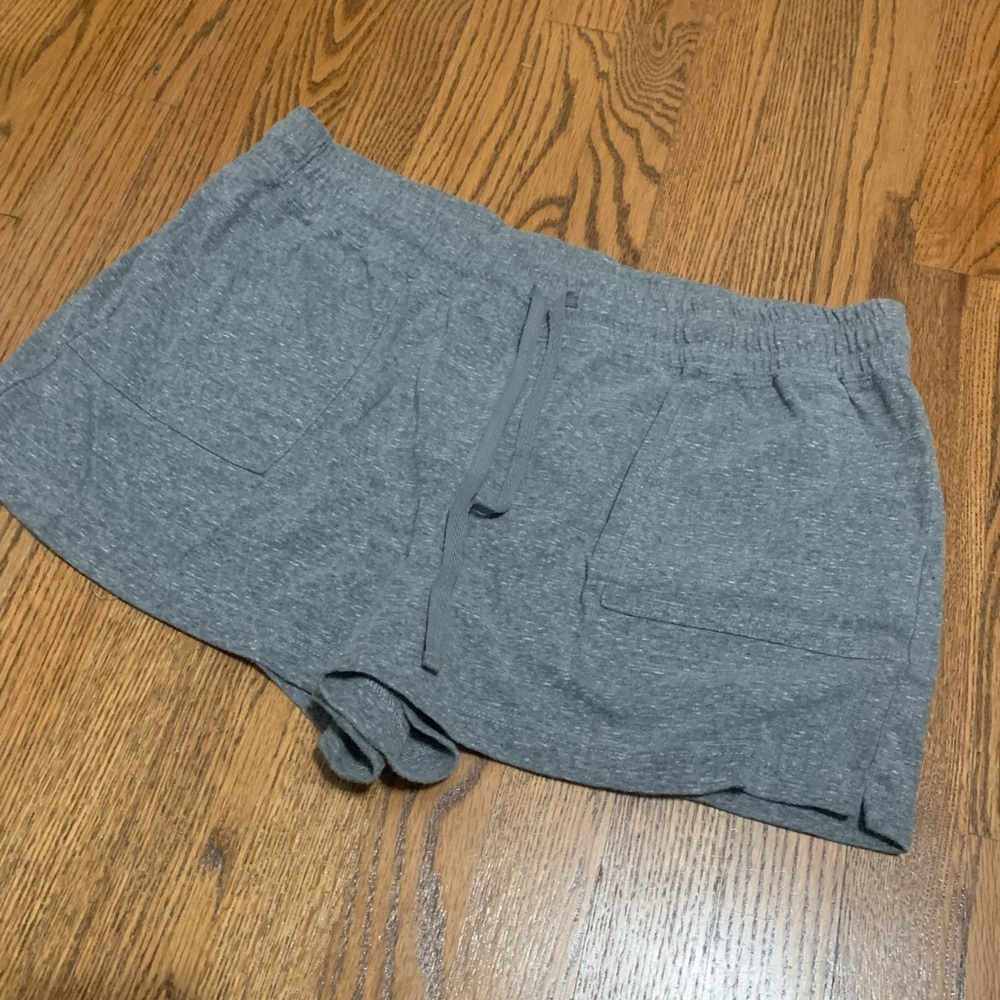 ✨3 for $13✨ grey drawstring shorts